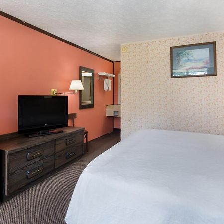 Americas Best Value Inn Уайтевилл Экстерьер фото