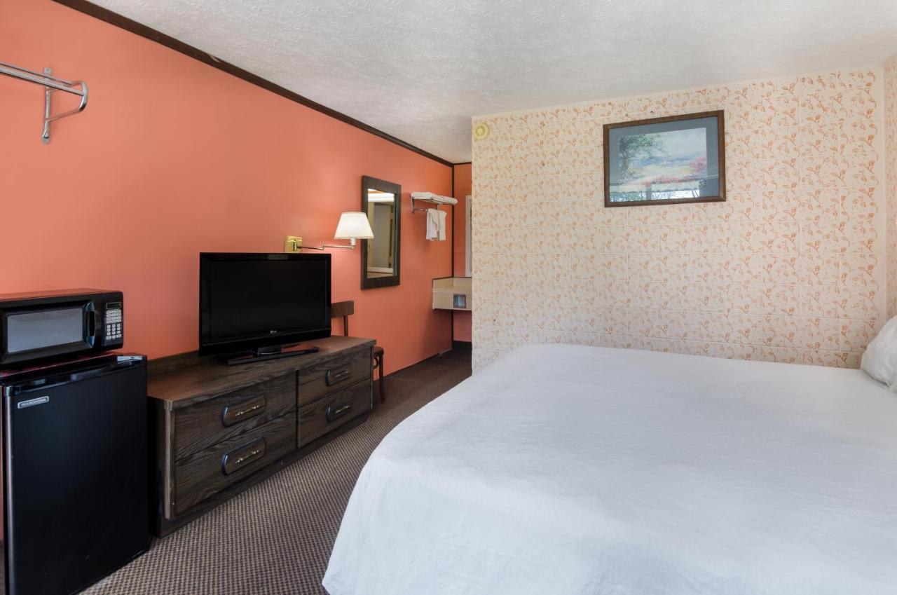 Americas Best Value Inn Уайтевилл Экстерьер фото